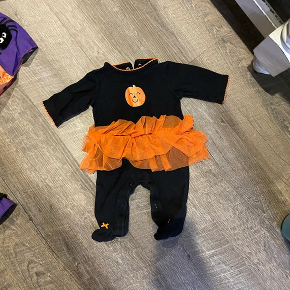 RR&R Halloween Lot 3months - 5 pieces - Picture 3 of 4